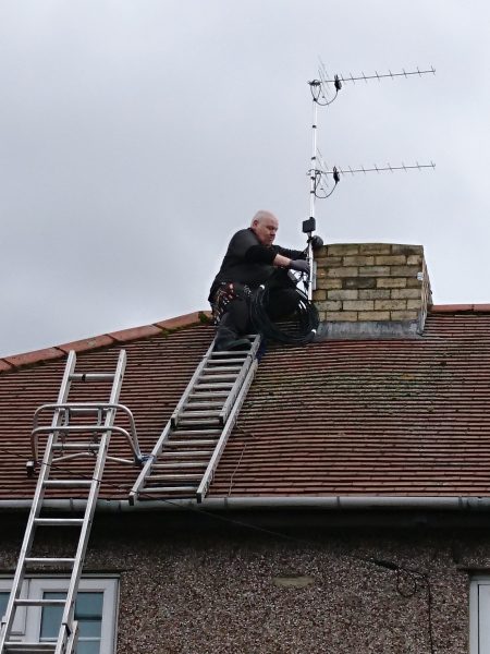 Two tenants share mast